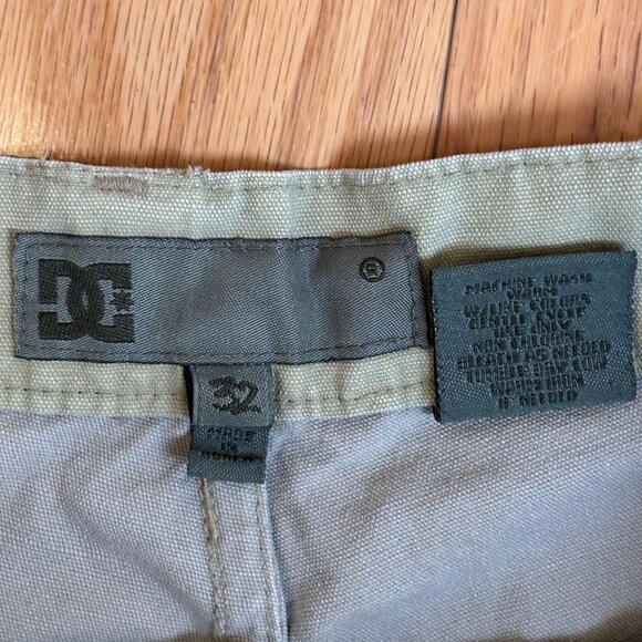 DC Skateboarding Wide Shorts 32 - Picture 3 of 4